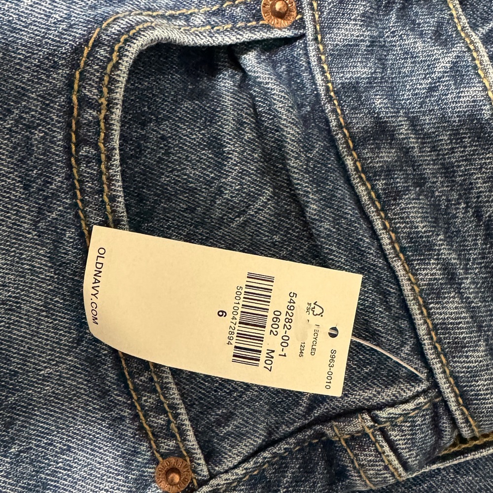 Womans size 6 jeans new with Tags - Picture 4 of 4